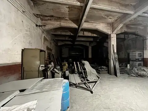 Galpon en Venta 86  mts Fondo