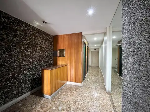 Comodisimo semipiso apto profesional en venta ubicado a una cuadra y media de Av. Córdoba.