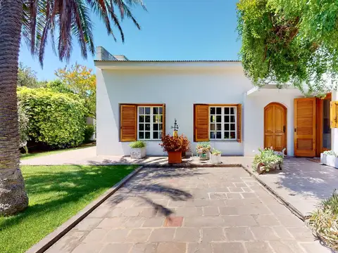 Casa en Venta con 4 cocheras