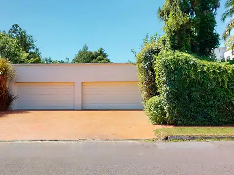 Casa 7 ambientes con 4 baños