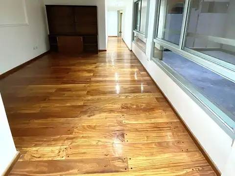 Oficina en Alquiler con 1 cochera