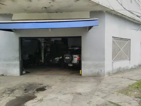 Casa en Venta con 3 cocheras