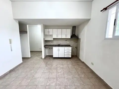 Domingo Faustino Sarmiento 1400, Piso 1