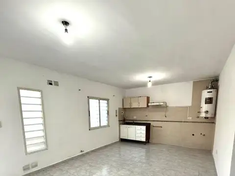 Departamento en Alquiler en Luis Guillon, $ 400.000