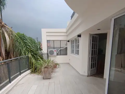 Depto Tipo Casa en Alquiler en Monte Castro, $ 1.600.000