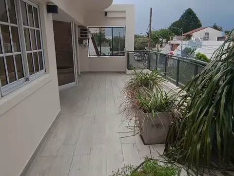 Depto Tipo Casa en Alquiler de 3 dormitorios