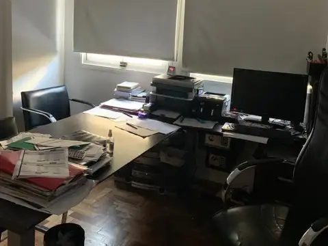 Oficina con cochera 48 entre  13 y 14