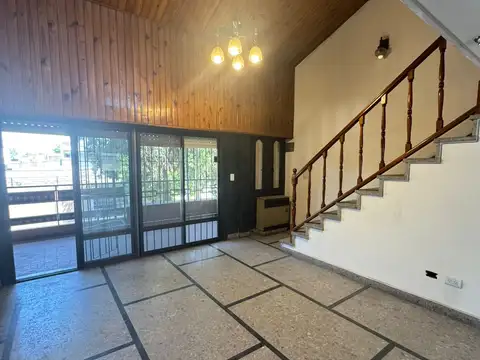 CASA CON LOCAL EN ALQUILER!