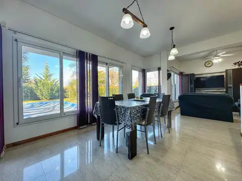 Casa en Venta con 3 cocheras