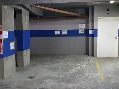 Cochera única en Monserrat - Buena ubicación  Av. Belgrano al 1300