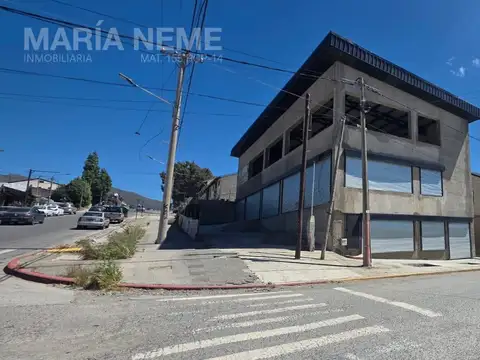 Local a estrenar, excelente ubicacion estrategica,