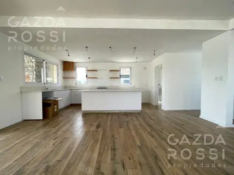 Casa 5 ambientes con 3 baños