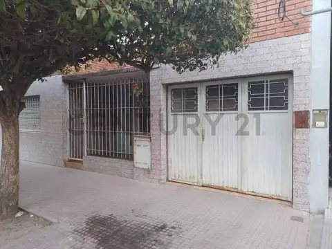 146 entre 57 y 58. CASA EN VENTA EN LOS HORNOS