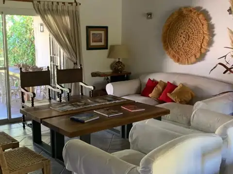 Casa 5 ambientes con 3 baños