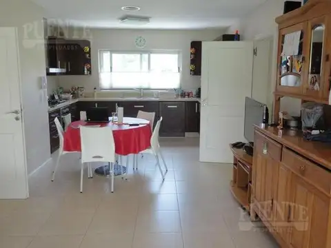 Casa 7 ambientes con 5 baños