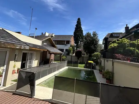 Casa en Alquiler con 2 cocheras