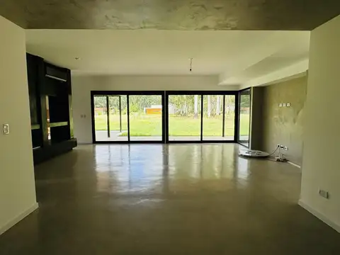 Casa 6 ambientes con 3 baños