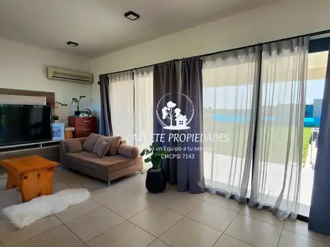 Casa en Venta con 4 cocheras