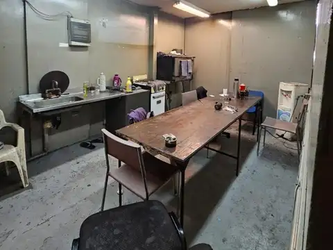 Galpon en Venta 43  mts Fondo