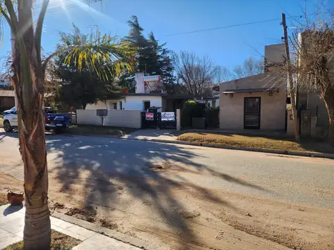 Casa mas departamento a la venta en Bialet Masse. (C29)