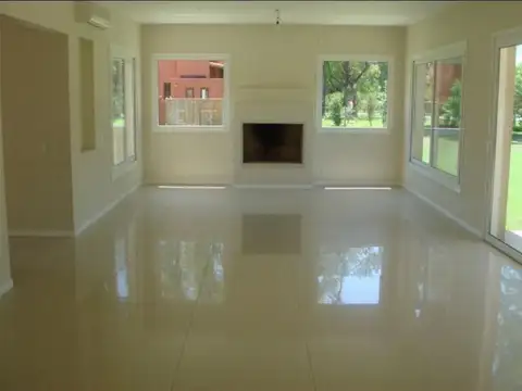 Casa en Venta en Garin, USD 530.000