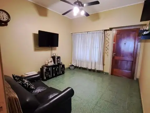 Venta de 2 viviendas s/ 300 m² de terreno con pileta (Excele