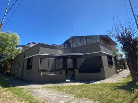 Casa en alquiler en El Palomar muy buena ubicación