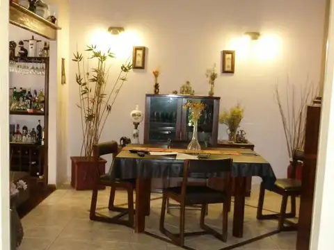 IMPORTANTE CASA DE DOS PLANTAS MAS CABAÑA.