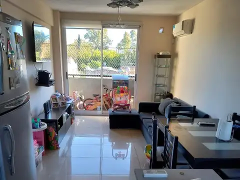 Departamento tres Amb. Casi nuevo. 3 Cdras. Estac.