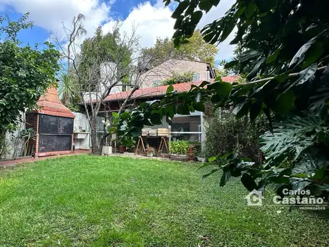 Exc Chalet 5 Amb con Fondo, Quincho y Garage