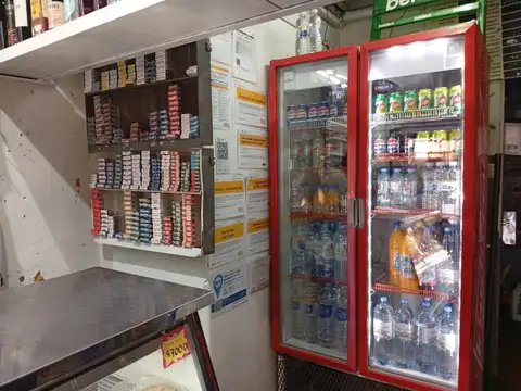 Excelente Maxikiosco y Varios sobre Av.Cabildo en Colegiales