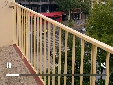 2 amb con balcón- Av Alberdi y Miralla- Luminoso y amplio