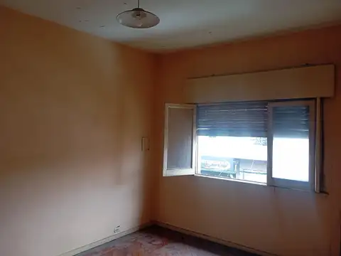 Ph de 4 ambientes en primer piso por escalera (Ciudadela)