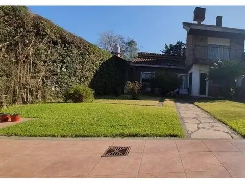 OPORTUNIDAD  HERMOSA CASA 245 M2 EN PARQUE LELOIR UDAONDO, CON JARDIN, BALCÓN, TERRAZA, 2 COCHERAS