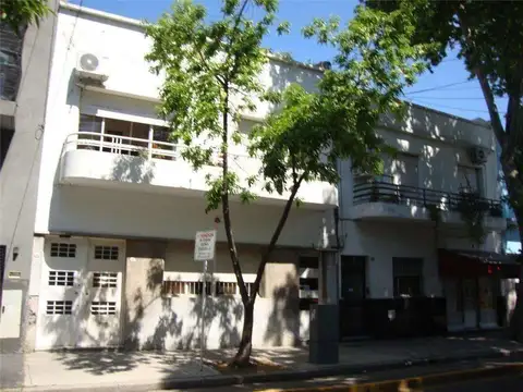 EdificioPH 1Piso xEscalera contra-frente 3amb.Luminosos cómodos C/Lavadero-terraza común de Edificio