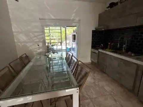 Casa 3 ambientes con 2 baños