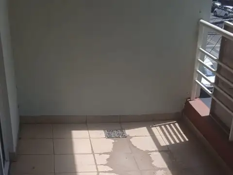 Amplio Depto. 2 Amb. Frente C/balcon Terraza