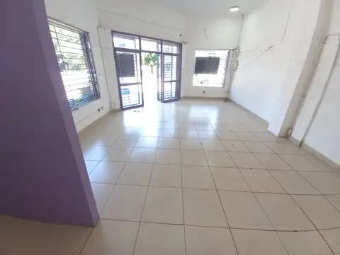 Local en Venta Via Púb.