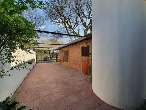 Casa 5 ambientes con 2 baños