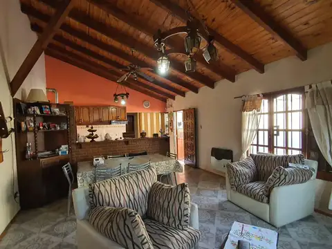 Casa en Venta con 2 cocheras