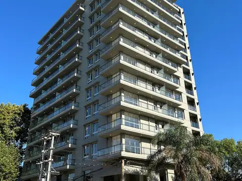 San Martín y Mariano Moreno - Local.