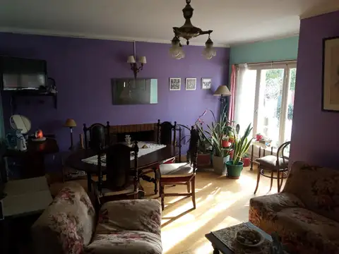 SE VENDE CASA   PILETA Y CHURRASQUERA   