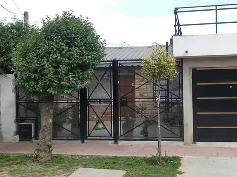 CASA EN VENTA UBICADA EN JOSE C. PAZ, A 50 MTS DE RUTA N° 8, SOBRE LA CALLE CASIQUE COLIQUEO 100