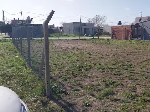 Terreno en venta - 243Mts2 - Melchor Romero, La Plata