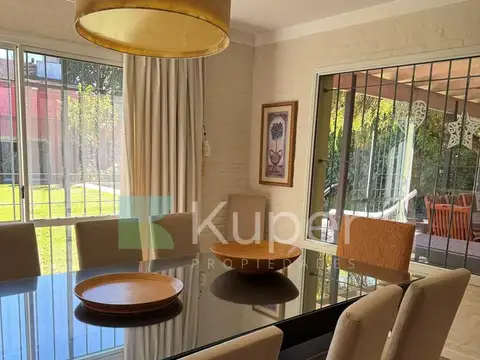 Casa 6 ambientes con 4 baños