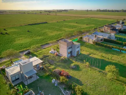 Hermosa casa de 3 dormitorios en barrio abierto Las Tardes, Roldan