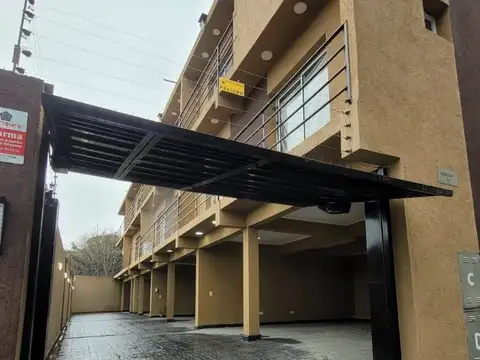 Dúplex en venta c/ cochera en Pilar