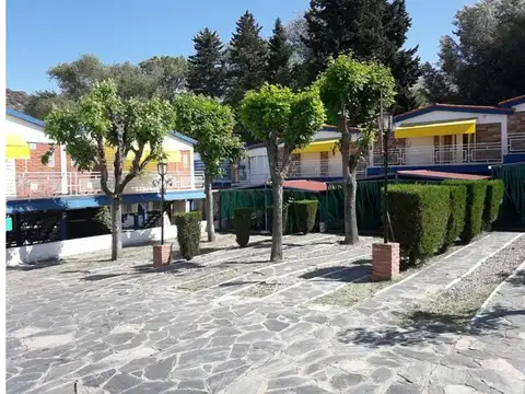 Complejo turístico y comercial, 8 locales y 12 residencias,