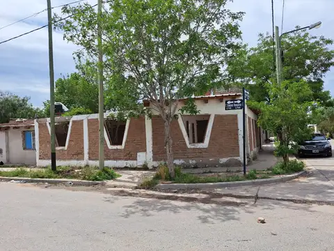 En venta Casa con Monoambiente en Gran Neuquen