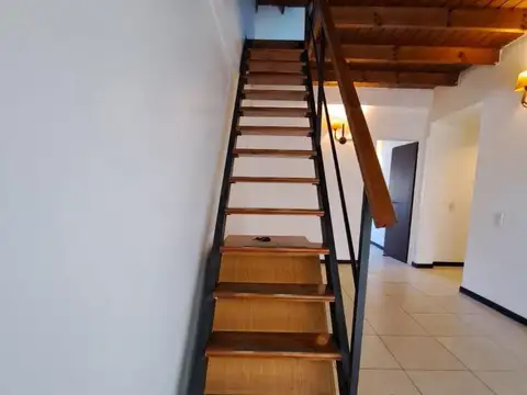 Depto Tipo Casa en Alquiler con 1 cocheras